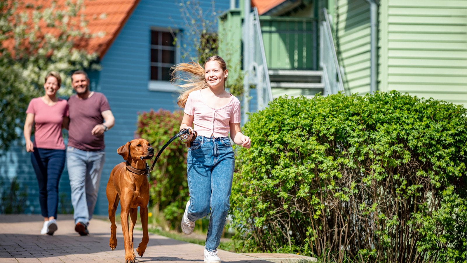 Familie mit Hund beim Apartmenturlaub in Mecklenburg-Vorpommenr
