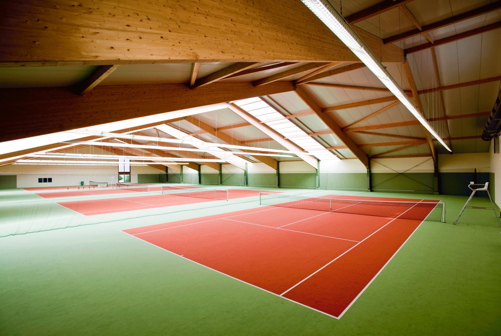 Große Tennishalle leer